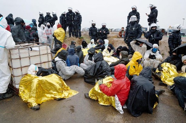 Foto - Almanya iklim aktivistlerini gözaltına aldı! Ortamlarda küresel iklim dersi verirsiniz