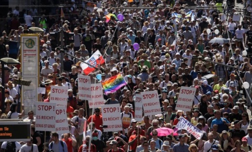 Foto - Almanya karıştı! Binlerce kişi sokağa döküldü