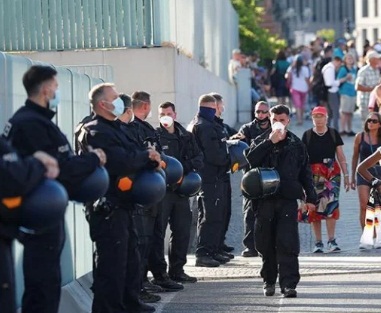 Foto - Almanya karıştı! Binlerce kişi sokağa döküldü