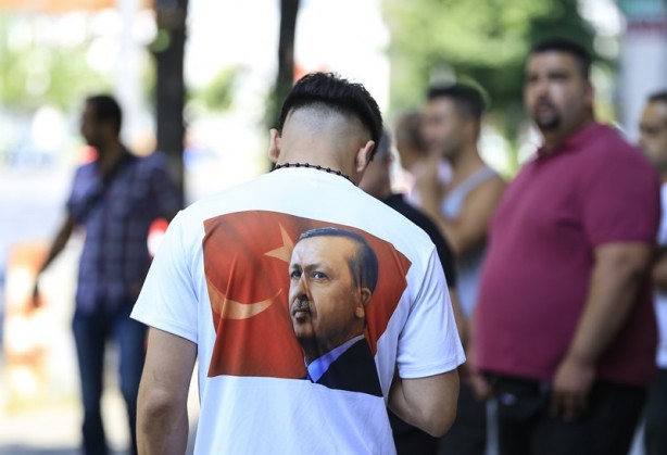 Almanya Mesut Özil için ayakta