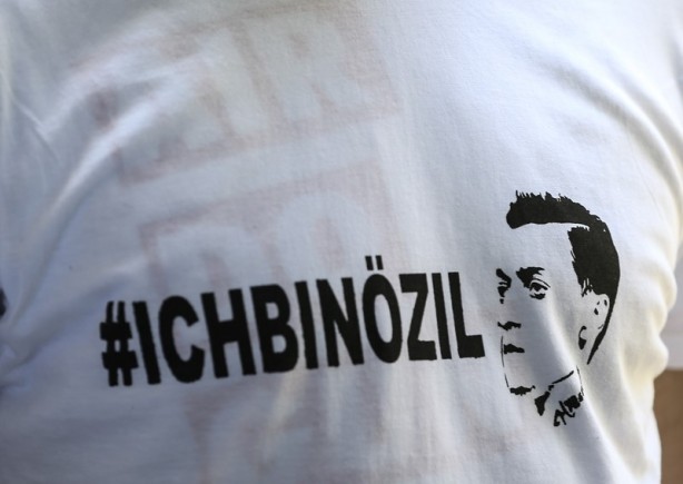 Foto - Almanya Mesut Özil için ayakta