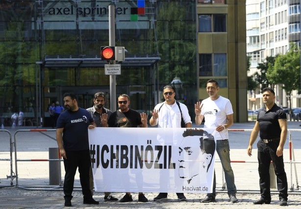 Foto - Almanya Mesut Özil için ayakta