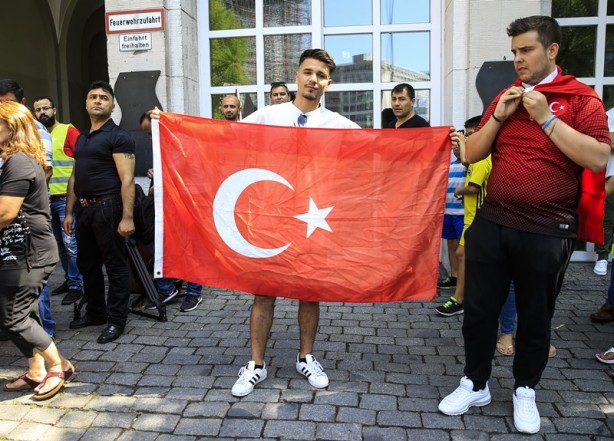 Foto - Almanya Mesut Özil için ayakta