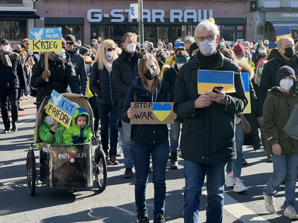 Almanya'da binler sokağa indi