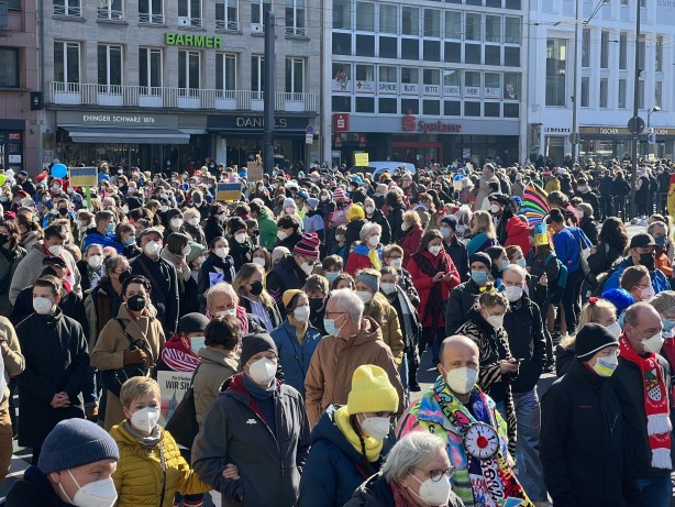 Foto - Almanya'da binler sokağa indi