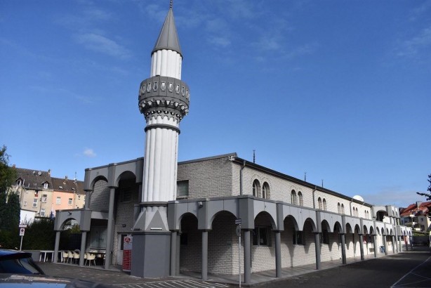 Foto - Almanya'da camilere iğrenç saldırı! Poşetin içinde gönderdiler