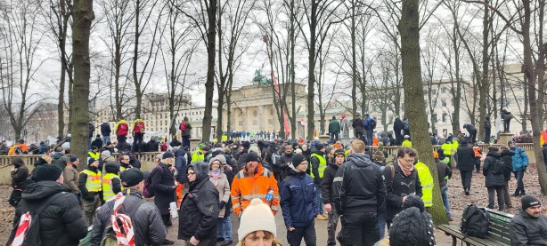 Foto - Almanya'da çiftçiler sokağa döküldü! Hükümete istifa çağrısı