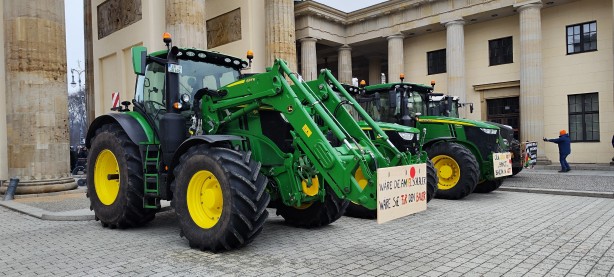 Foto - Almanya'da çiftçiler sokağa döküldü! Hükümete istifa çağrısı
