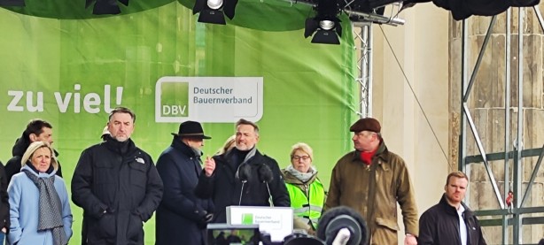 Foto - Almanya'da çiftçiler sokağa döküldü! Hükümete istifa çağrısı