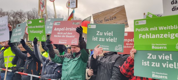 Foto - Almanya'da çiftçiler sokağa döküldü! Hükümete istifa çağrısı