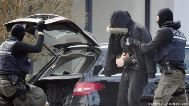 Almanya’da Cuma namazını basma planı yapan ırkçı örgüt çökertildi