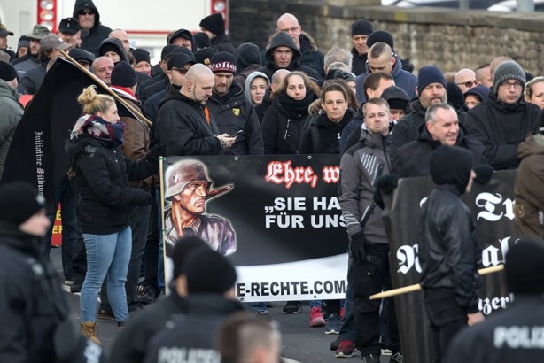 Foto - Almanya’da Cuma namazını basma planı yapan ırkçı örgüt çökertildi