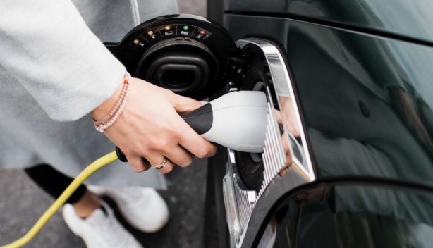 Almanya'da, elektrikli araç satışları düştü