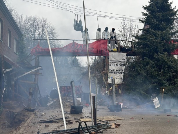 Foto - Almanya'da eylemciler direnişe geçti! Gözaltılar var