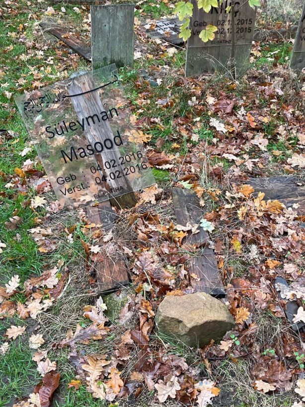 Almanya'da Müslüman mezarlığına çirkin saldırı!