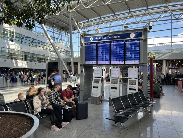 Foto - Almanya'da pilotlar grevde! Yüzlerce uçuş iptal edildi
