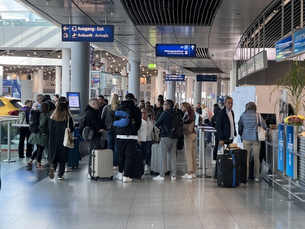 Foto - Almanya'da pilotlar grevde! Yüzlerce uçuş iptal edildi