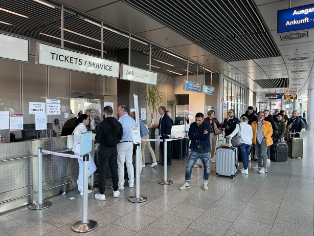 Foto - Almanya'da pilotlar grevde! Yüzlerce uçuş iptal edildi