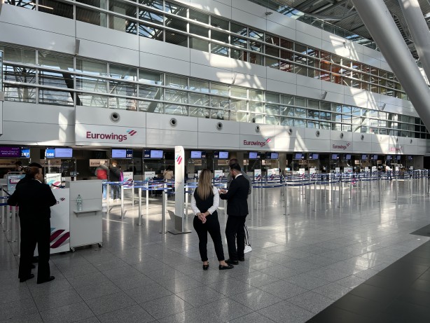 Almanya'da pilotlar grevde! Yüzlerce uçuş iptal edildi