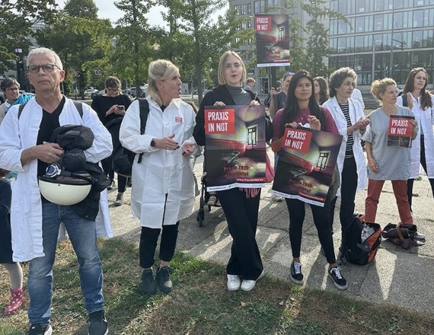 Foto - Almanya’da sağlık sistemi çökmenin eşiğinde! Bu kez doktorlar ayaklandı… ‘Yüzde 25’i iflas edecek!’