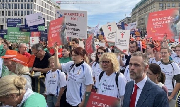 Foto - Almanya’da sağlık sistemi çökmenin eşiğinde! Bu kez doktorlar ayaklandı… ‘Yüzde 25’i iflas edecek!’