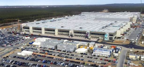 Foto - Almanya'da Tesla'ya sert tepki! Sokaklara döküldüler