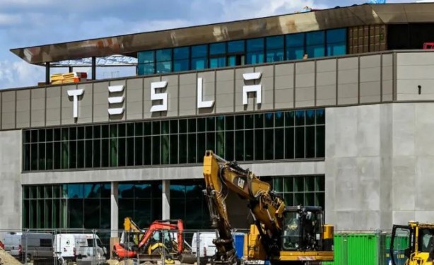 Foto - Almanya'da Tesla'ya sert tepki! Sokaklara döküldüler
