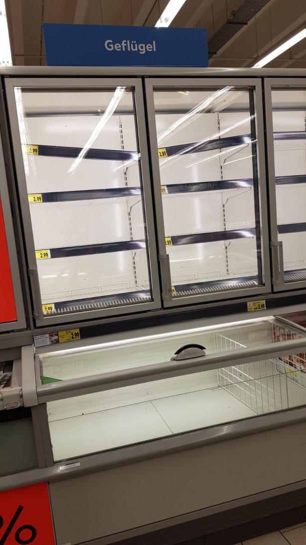 Foto - Almanya’da virüs sonrası son durum! Marketlere daldılar