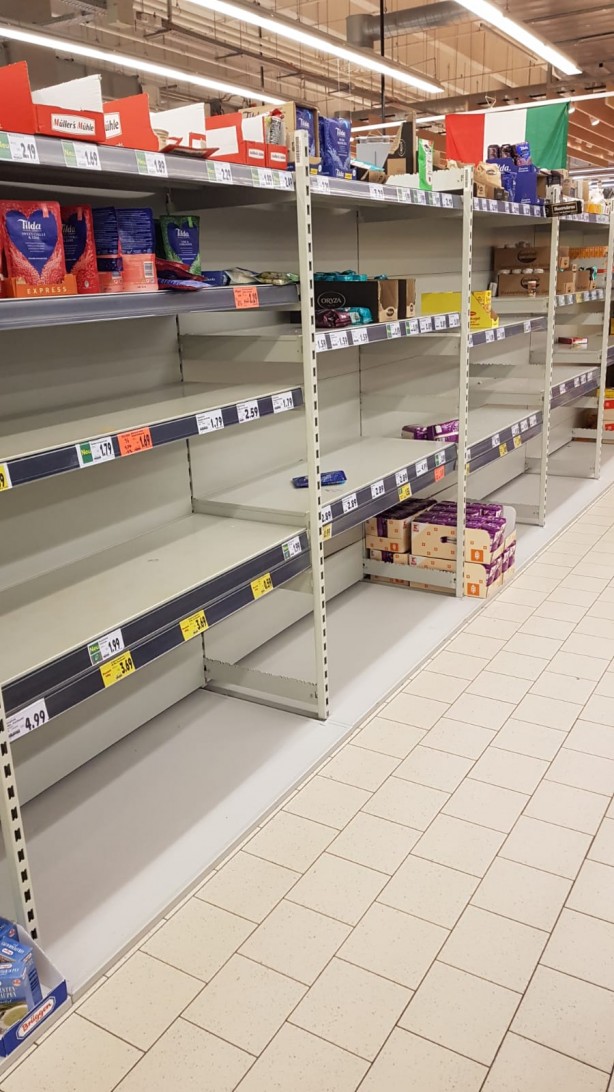 Foto - Almanya’da virüs sonrası son durum! Marketlere daldılar