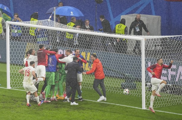 Foto - Almanya’da ‘yapılamaz’ denilen hareketi yapan Merih’e talip oldular: Bozkurt adım adım geliyor… EURO 2024'e damga vurmuştu...