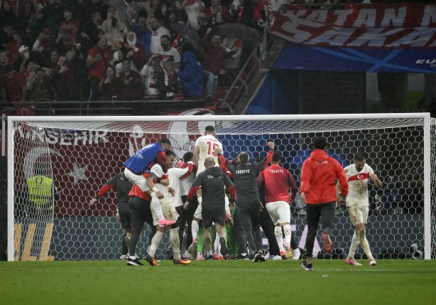 Foto - Almanya’da ‘yapılamaz’ denilen hareketi yapan Merih’e talip oldular: Bozkurt adım adım geliyor… EURO 2024'e damga vurmuştu...