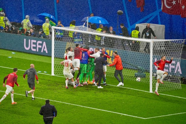 Foto - Almanya’da ‘yapılamaz’ denilen hareketi yapan Merih’e talip oldular: Bozkurt adım adım geliyor… EURO 2024'e damga vurmuştu...