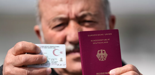 Foto - "Almanya'daki Türkler, Türkiye için oy kullanmasın" diye başvuru yapmıştı! Sözde Türk boksör skandal gelişmeyi duyurdu