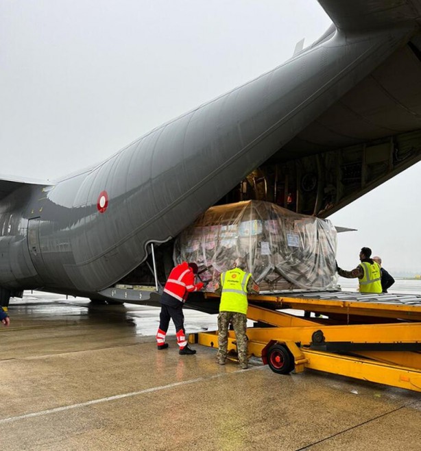 Foto - Almanya’dan yardım taşıyan NATO uçağı İncirlik’te