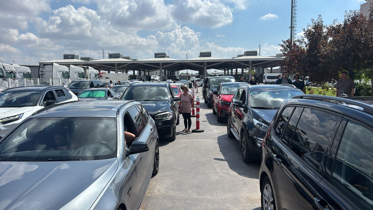 Almanya’ya dönen gurbetçi: ‘Avrupa bildiğiniz gibi değil ülkemizin kıymetini bilin’