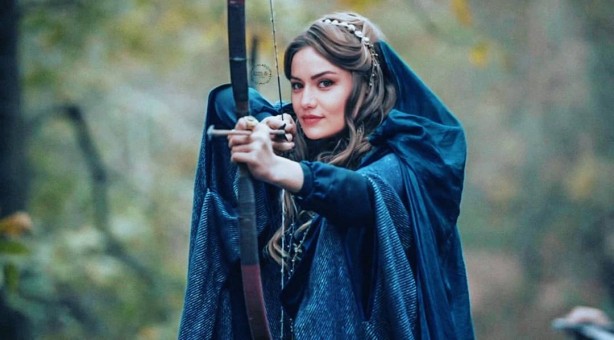 Foto - Alp Arslan’ın partneri imzayı attı! Sosyal medya yıkıldı