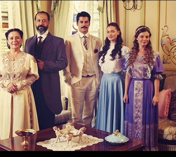 Foto - Alp Arslan’ın partneri imzayı attı! Sosyal medya yıkıldı