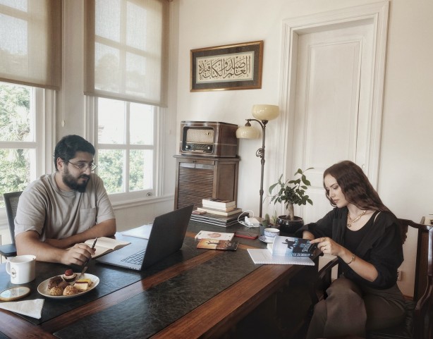 Foto - Alp Arslan’ın partneri imzayı attı! Sosyal medya yıkıldı