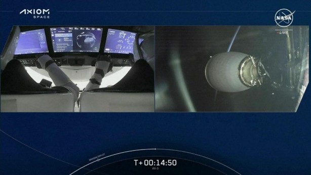 Foto - Alper Gezeravcı uzaya çıktı sosyal medya yıkıldı! 'Cam kenarını kapmışız'