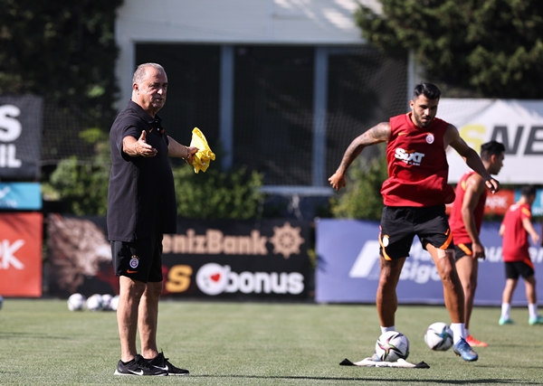 Foto - Alper Yılmaz Galatasaray'da antrenmanlara başladı