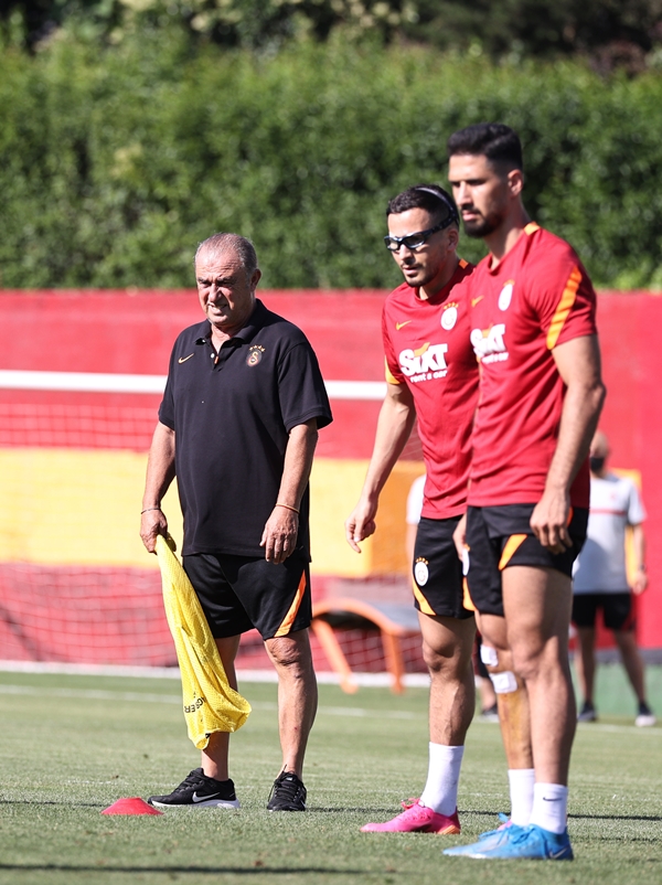 Foto - Alper Yılmaz Galatasaray'da antrenmanlara başladı
