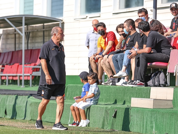 Foto - Alper Yılmaz Galatasaray'da antrenmanlara başladı