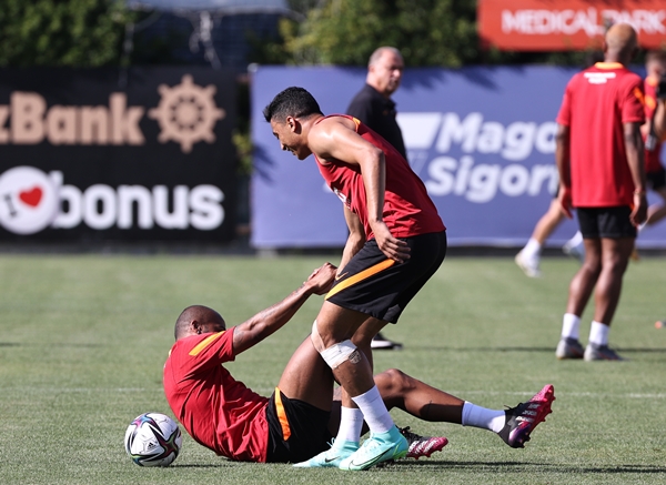 Foto - Alper Yılmaz Galatasaray'da antrenmanlara başladı