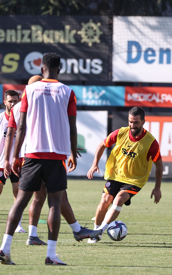 Foto - Alper Yılmaz Galatasaray'da antrenmanlara başladı