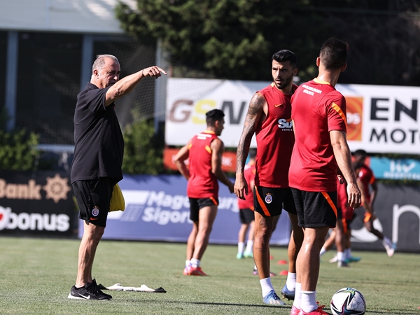 Alper Yılmaz Galatasaray'da antrenmanlara başladı