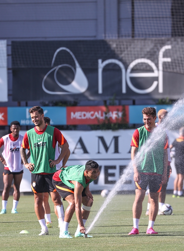 Foto - Alper Yılmaz Galatasaray'da antrenmanlara başladı
