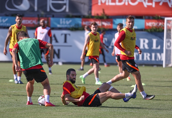 Foto - Alper Yılmaz Galatasaray'da antrenmanlara başladı