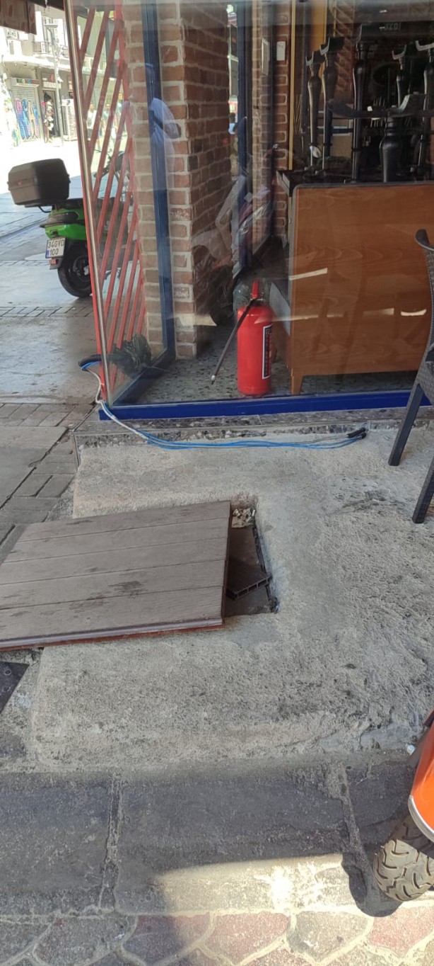 Foto - Alsancak’ta elektrik kabloları yine dışarıda 