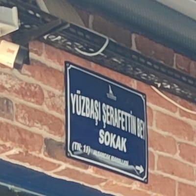 Foto - Alsancak’ta elektrik kabloları yine dışarıda 