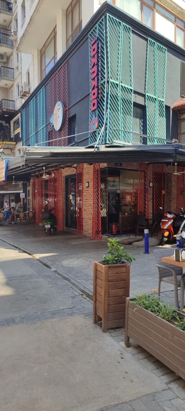 Foto - Alsancak’ta elektrik kabloları yine dışarıda 